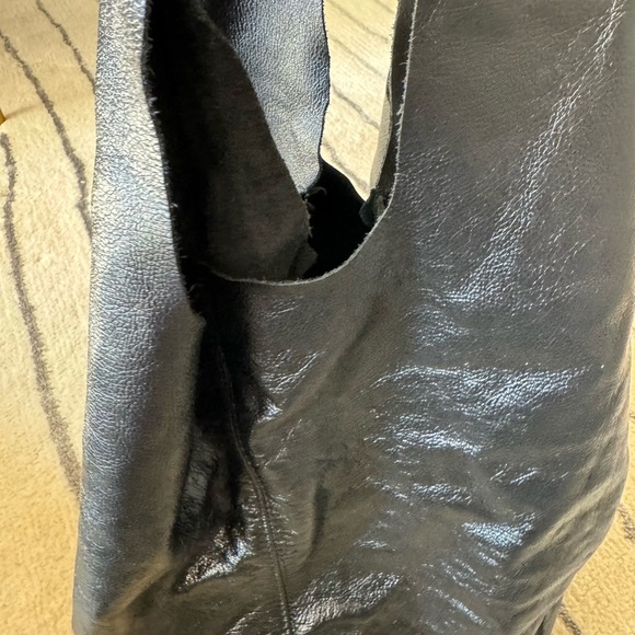 Chic Black Leather Shoulder Bag - Picture 7 of 9